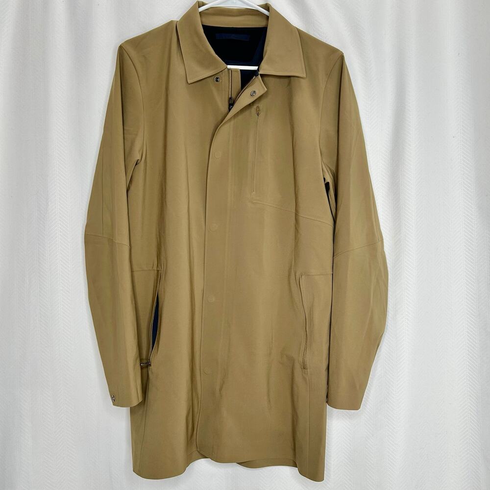 Lululemon men’s Drivers coat tan size small